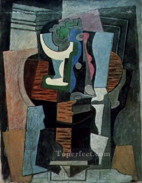 Compotier y botella sobre una mesa 1920 cubismo Pablo Picasso Pinturas al óleo